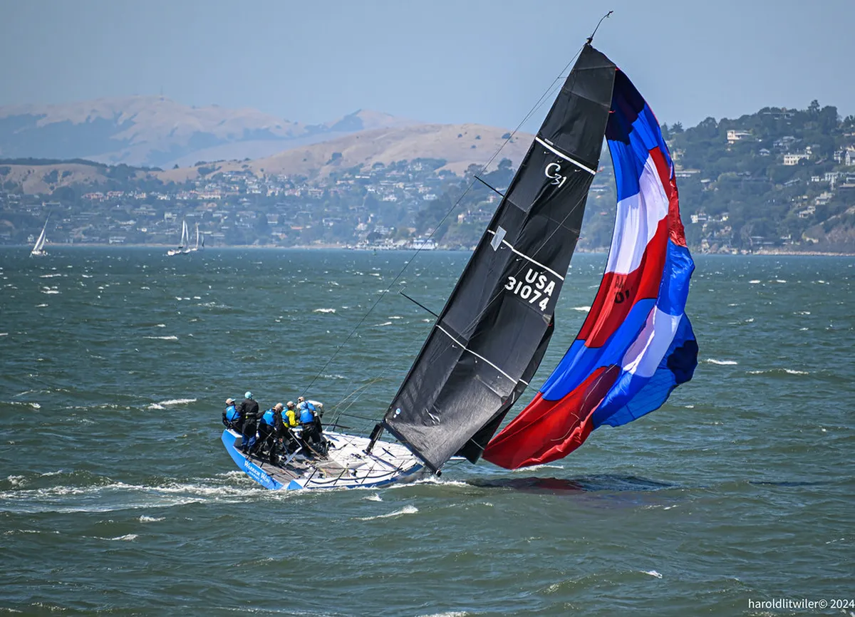 Difference Between Rafting and Canoeing on Vltava Guide