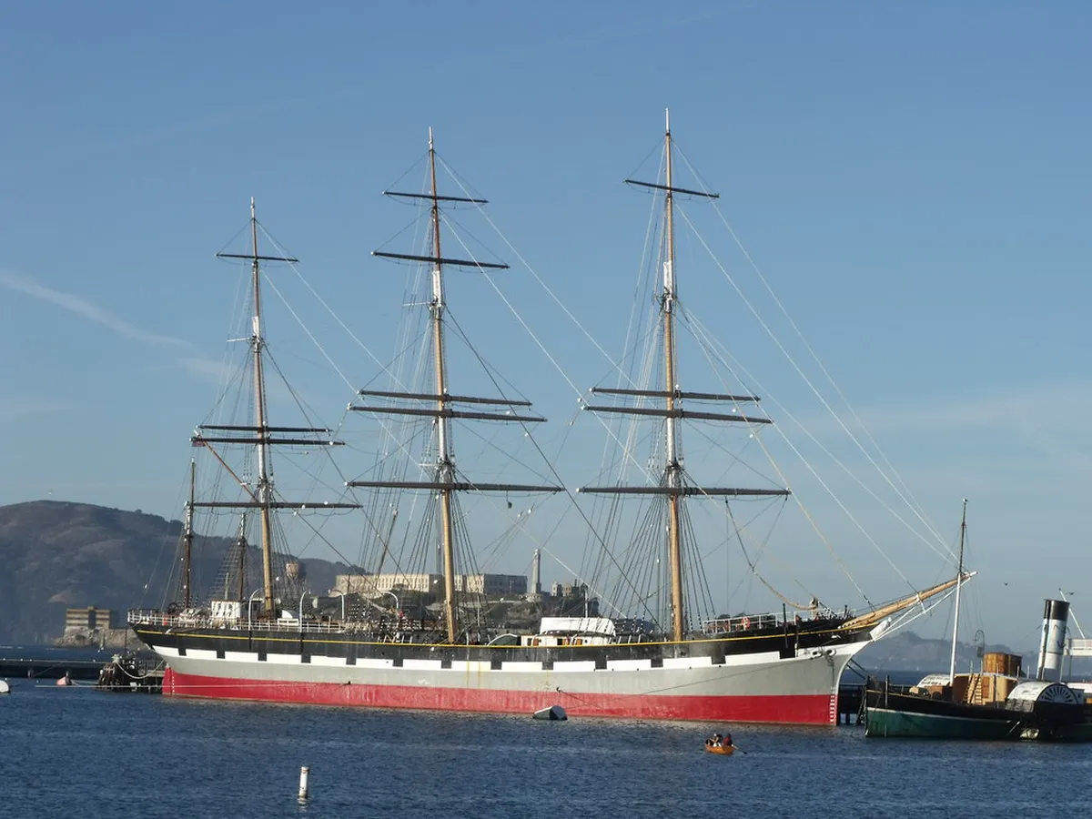 10 Essential Charles Bridge Sightseeing Tips